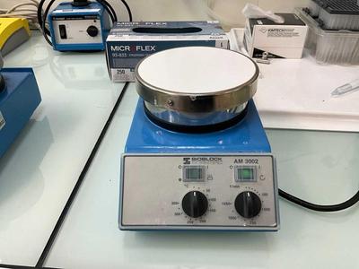 Overzichtsfoto van BIOBLOCK SCIENTIFIC AM 3002 BIOBLOCK SCIENTIFIC AM 3002 Agitateur magnétique chauffant